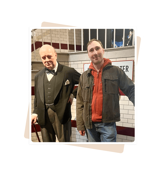 Иллюстрация для статьи «Живу в Англии и знаю английский на C1 — но этого все еще недостаточно»